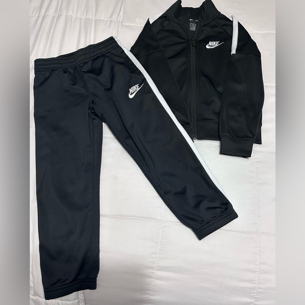 Toddler boys Nike tracksuit.